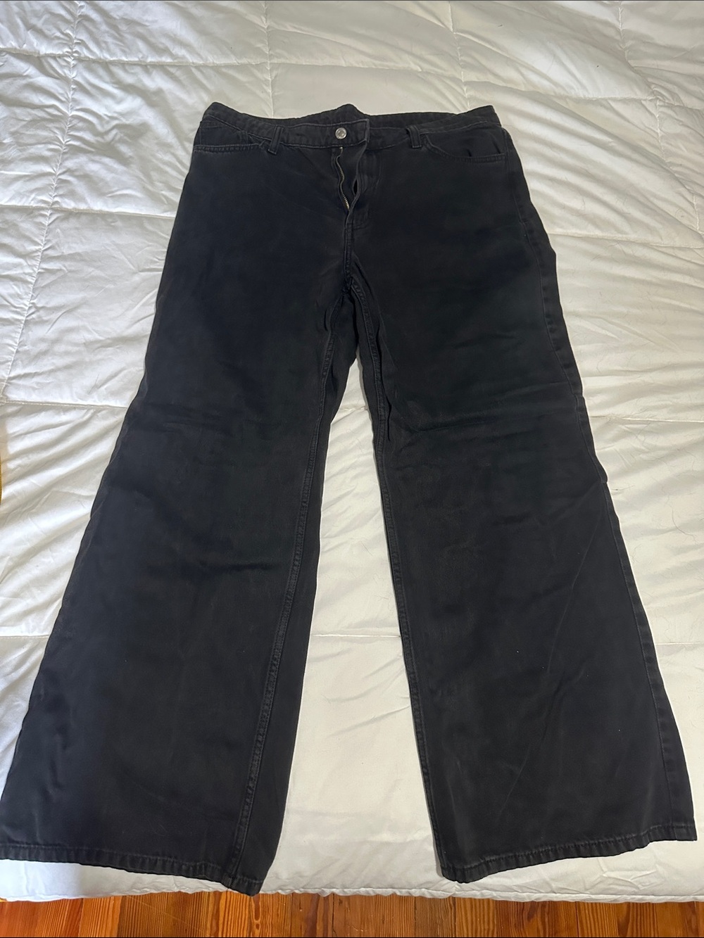 Women's Black Wide-Leg Jeans